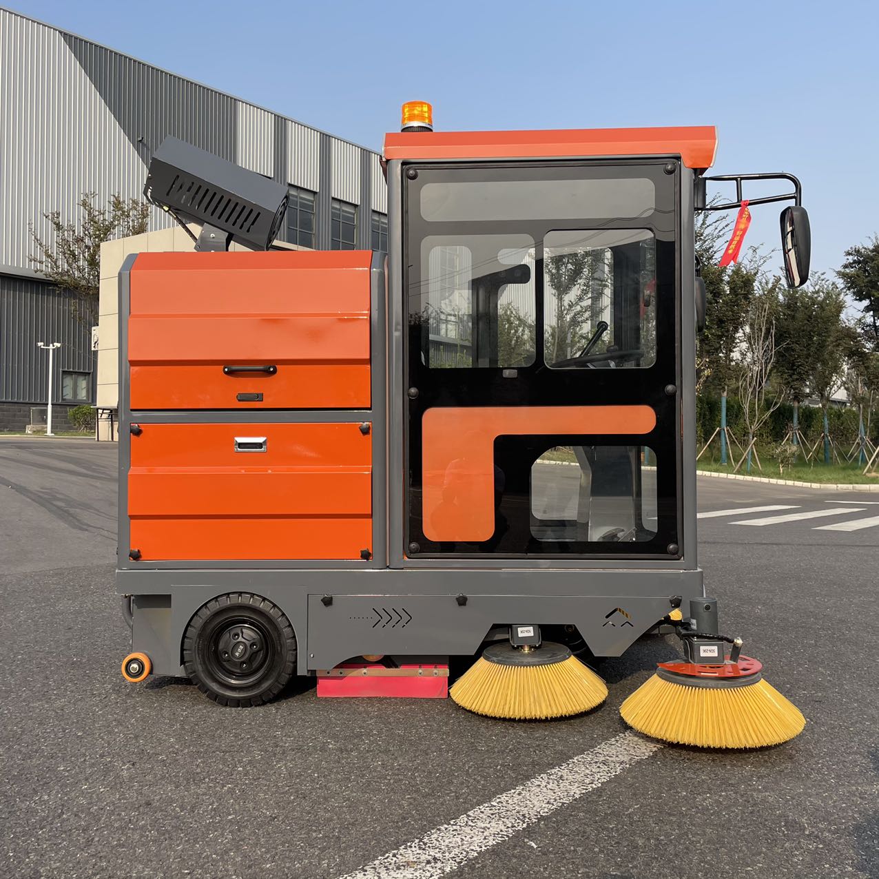 YX-21A Electric Street Sweeper 2100mm Sweeping Width 9000-16000㎡/h Efficiency 48V Drive Intelligent Control