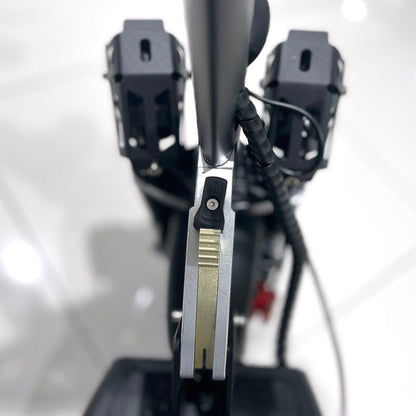 V10 Fast Speed Personal Electric scooter Top Speed 25kmh 40km Range 1200W