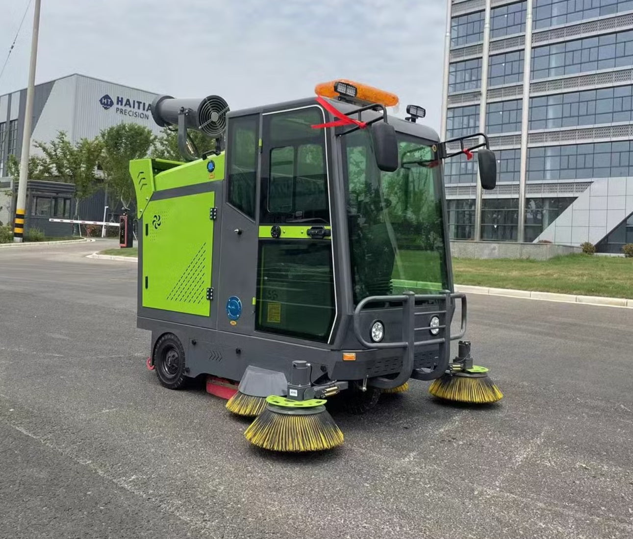 YX-22C Electric Road Sweeper Ride On Floor Cleaning Machine Intelligent Battery Powered Vacuum Sweeper for Factory Street Warehouse