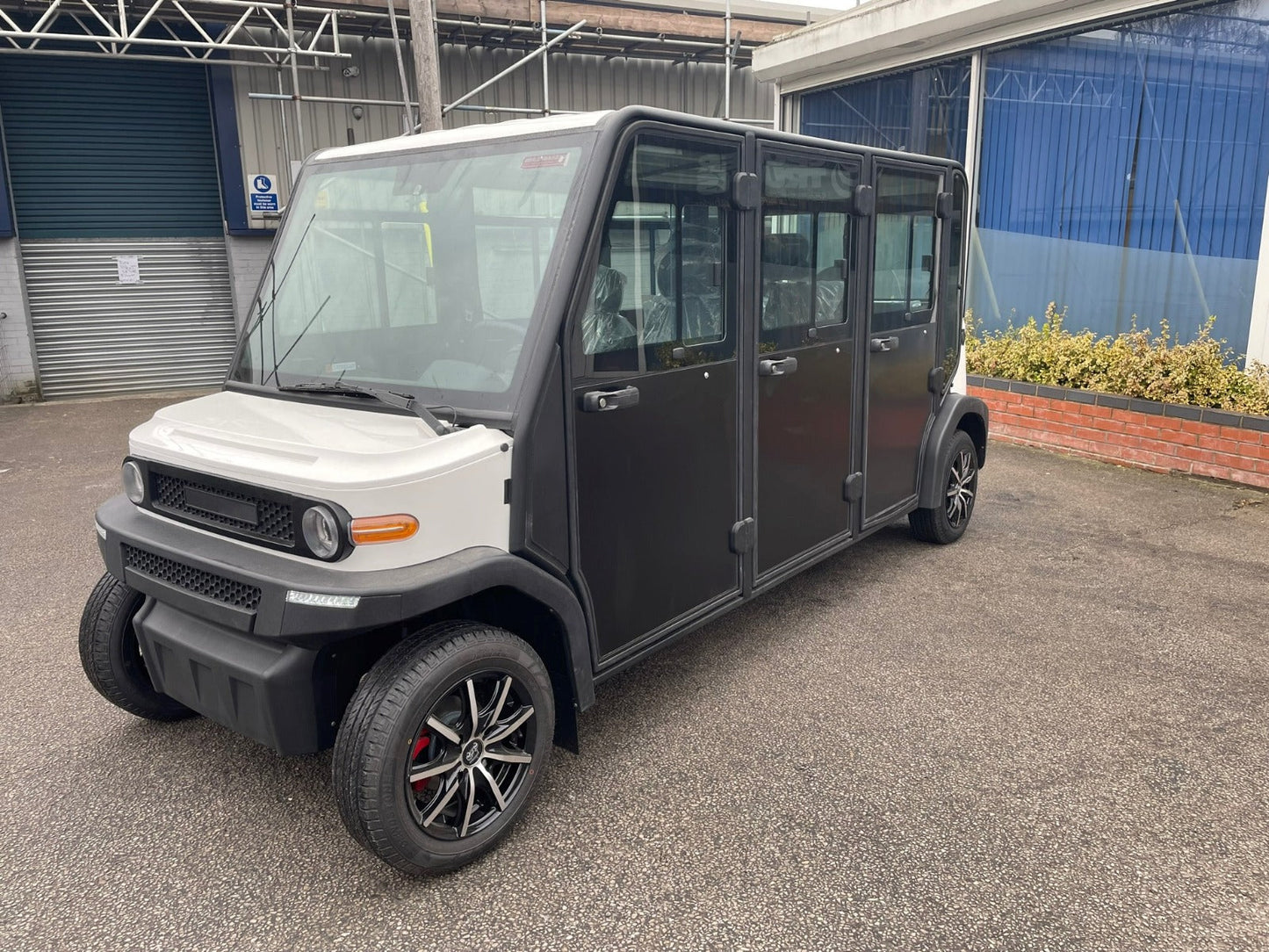 Megawheels LT AC Golf Car With Enclosed Doors  6 Seater Electric Mini Car