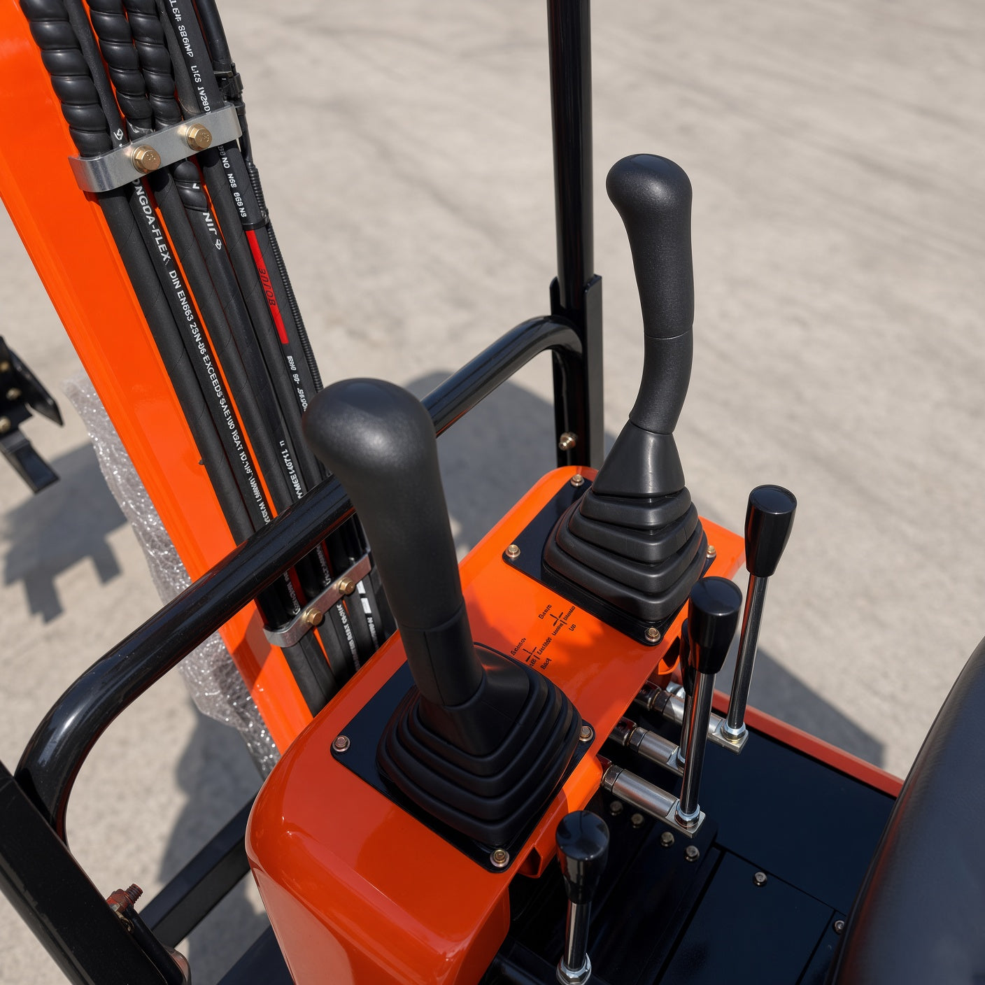 XZ12 Mini Excavator 760kg Diesel Engine Max Digging Depth 1700mm for Narrow Space Operations