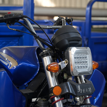 Q8 Enclosed Electric Cargo Tricycle 600-800kg Load 70-90km Range 30-50km/h 2-Seater